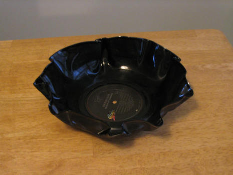 No idea what to do with your old LP, don't worry here you can turn your LP into a bowl
