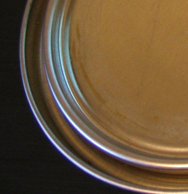 The top of a paint can with lid.