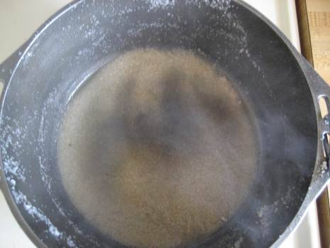 cleaning cast iron cookware