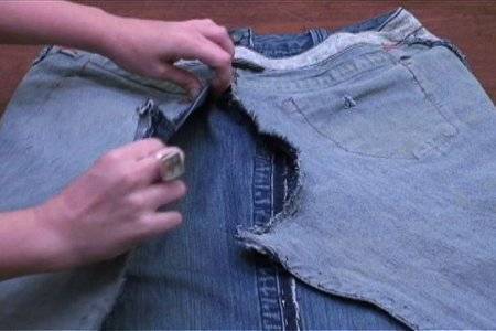 A person explaining that how to make a skirt from old jeans pant.