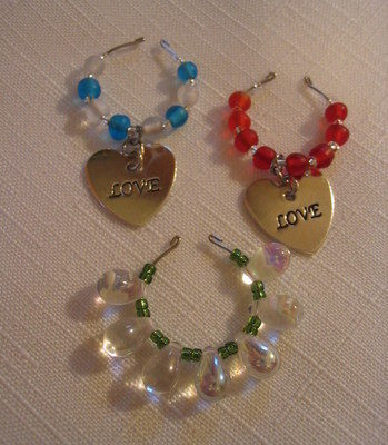 Some ornaments is in the table.