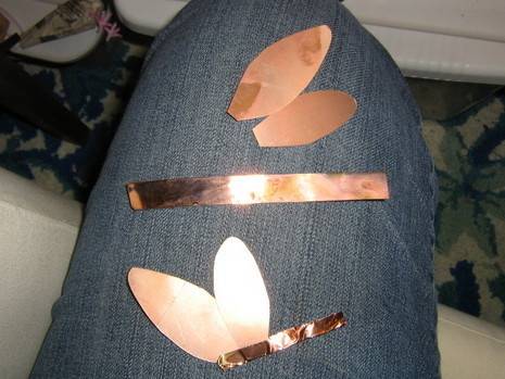 Shining paper is cut into oval shape for garden.