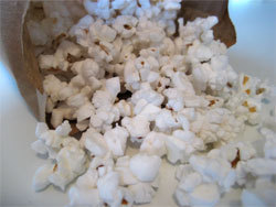Spreading white color popcorn.