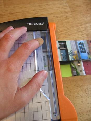 The paper cutter for small measurements precisely instead of a large size.