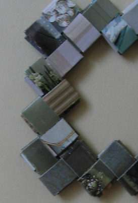 It shows that how to weave a paper chain.