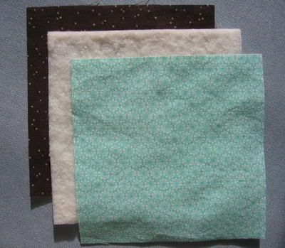It shows that how to sew a fab fabric coaster.