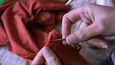 STITCHING A CLOTHES
