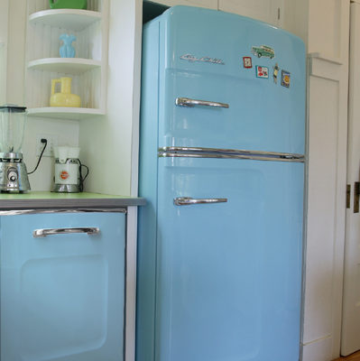 Here’s a great retro cottage kitchen with a new retro dishwasher