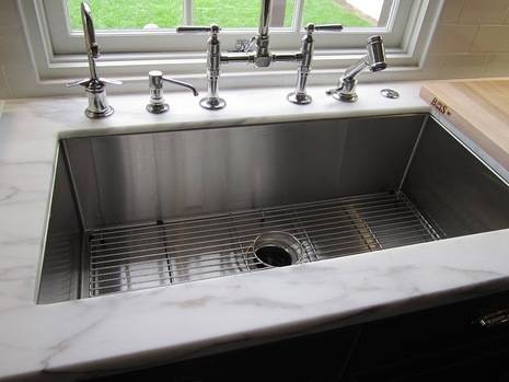 Kitchen sink with five stainless steel taps.