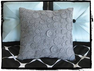 DIY pillow tutorial.