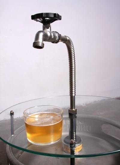 mesa bidonCerveza 2 400x550 Beer barrel table