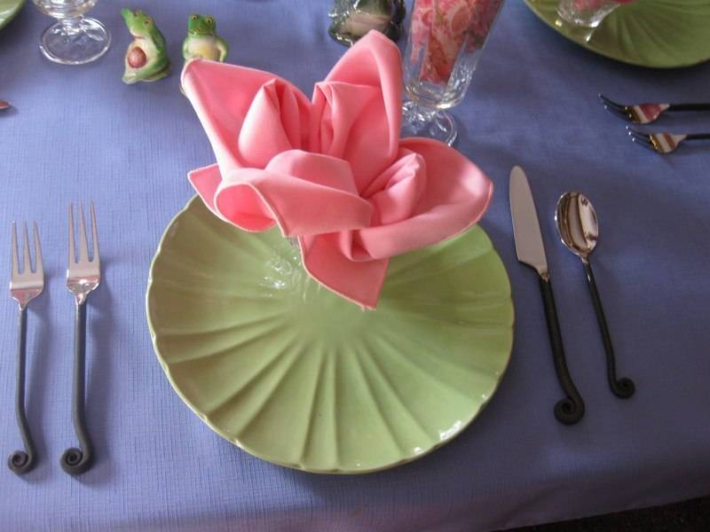 DIY ideas to make napkin flower.