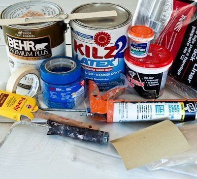 Paint stationary items like paint tins, brushes, tapes etc.