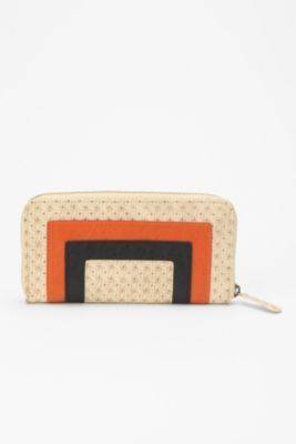 Women's purse with zipper.