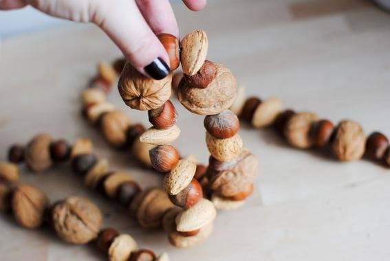 nut garland diy