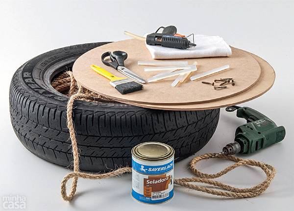 Items for making a tire swing.