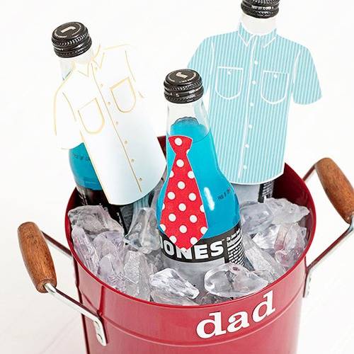 A red ice bucket is decorated for a dad.