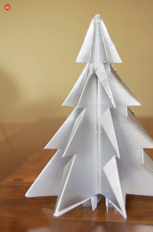 Christmas tree using paper on the table.
