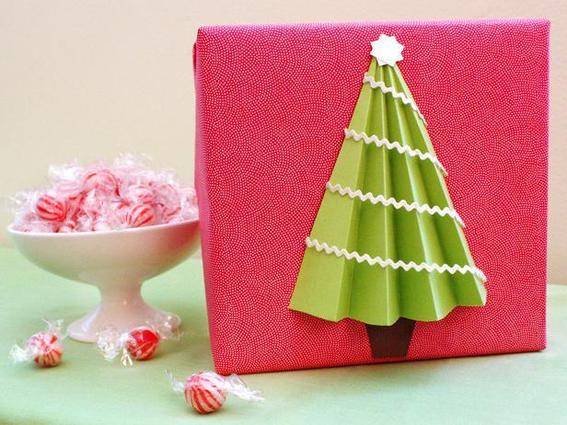 "A Beautiful and simple Christmas tree with Gift Wrapper"