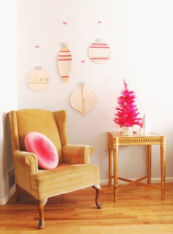 A cute beige and pink room wit decorative ornaments on the wall.