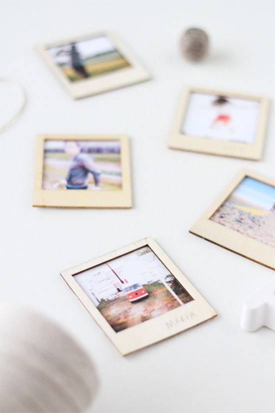 Five polaroid pictures with frames that match the Polaroid frame
