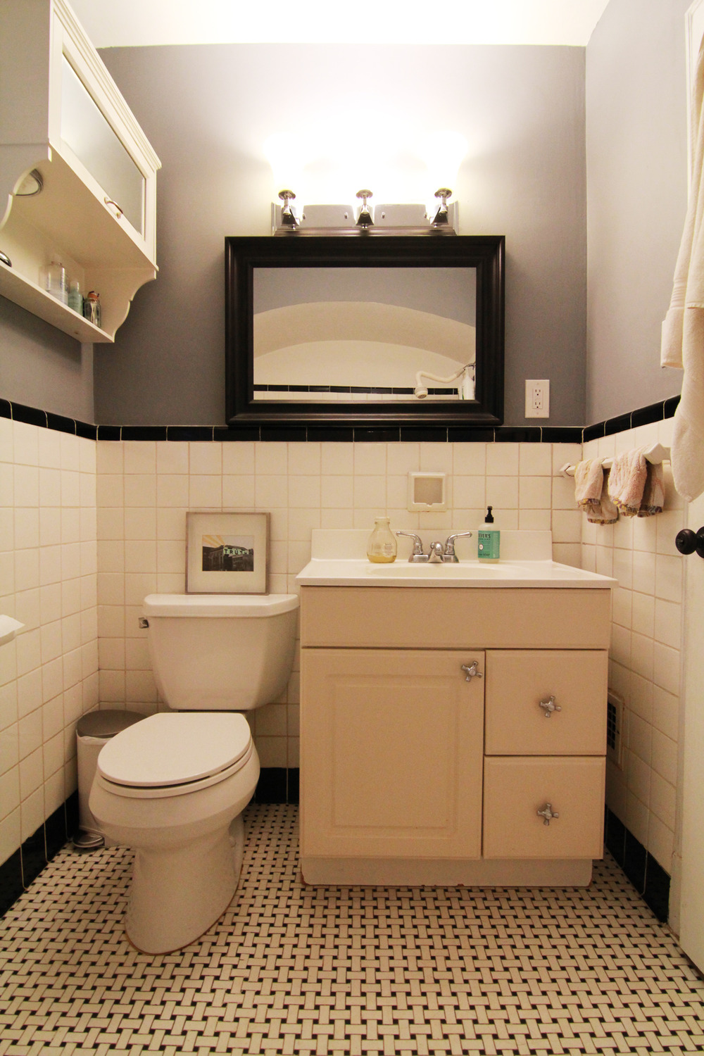 Before old dingy bathroom renovation