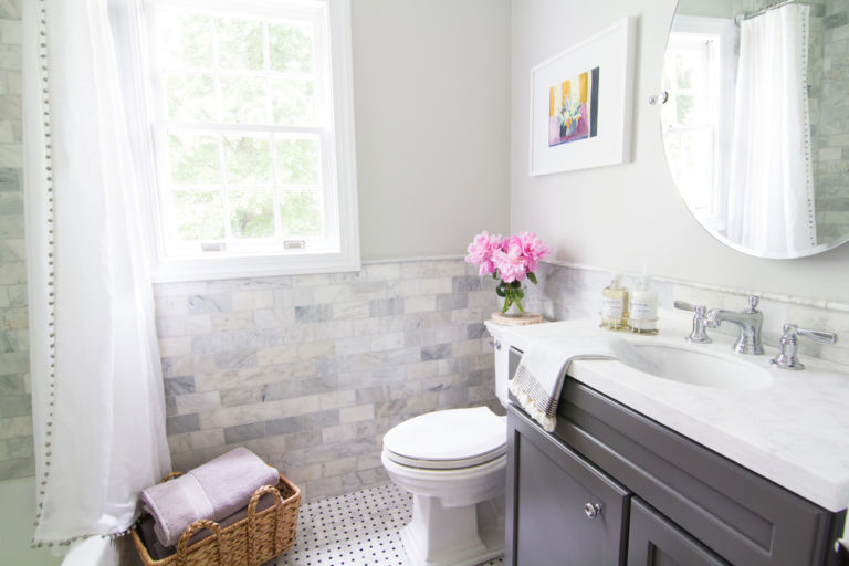 Reveal A Dingy Bathroom Gets a