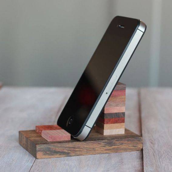 "Mobile supports with wooden bricks."