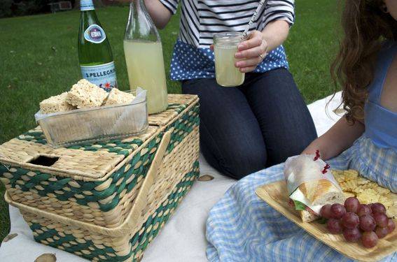 Poppy Talk Picnic Basket // Packing the Perfect Picnic
