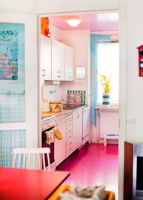 A room has bright pink and blue colors.