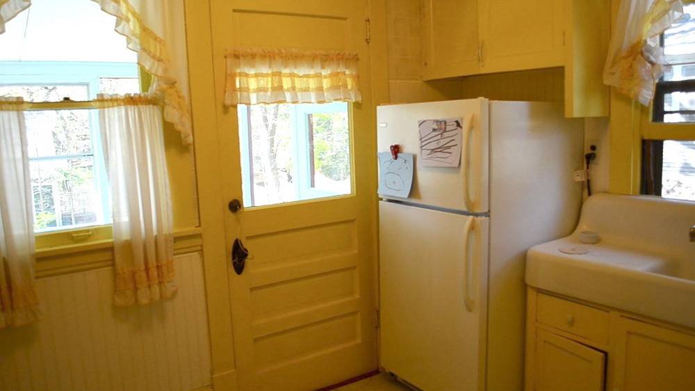 Curbly House Tour // Kitchen - Before