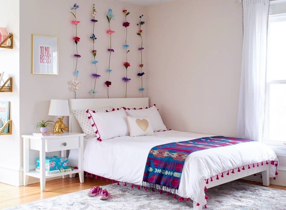 Girl's Room Makeover - Wall Flowers