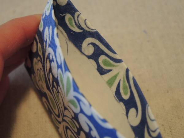 " A simple fabric gift envelop that is easy to make"
