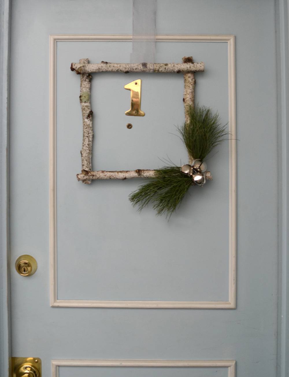 Easy DIY Contemporary Winter Wreath