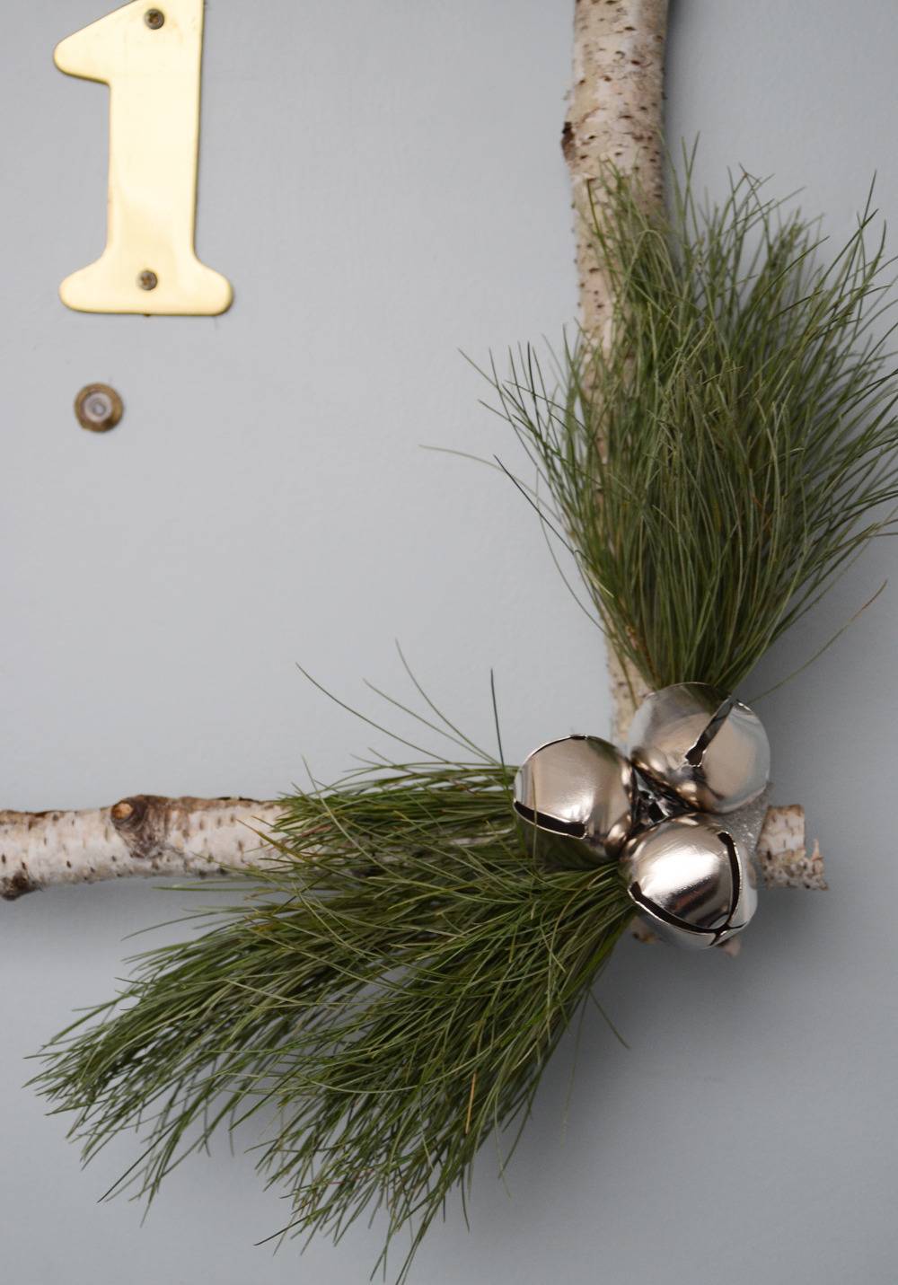 Easy DIY Contemporary Winter Wreath