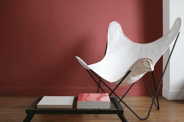 "White fabric chair and table with books."