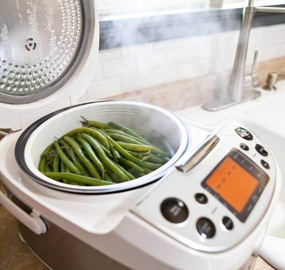 Steaming beans in a rice cooker