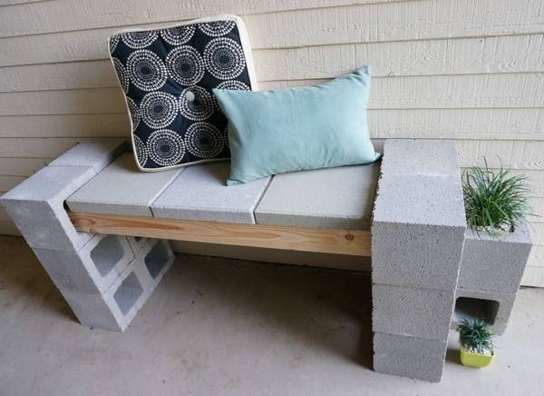 A bench outdoors is made of cinder blocks and wood.