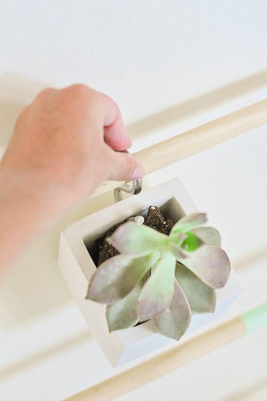 How To: DIY Ladder Garden With Hanging Succulents 