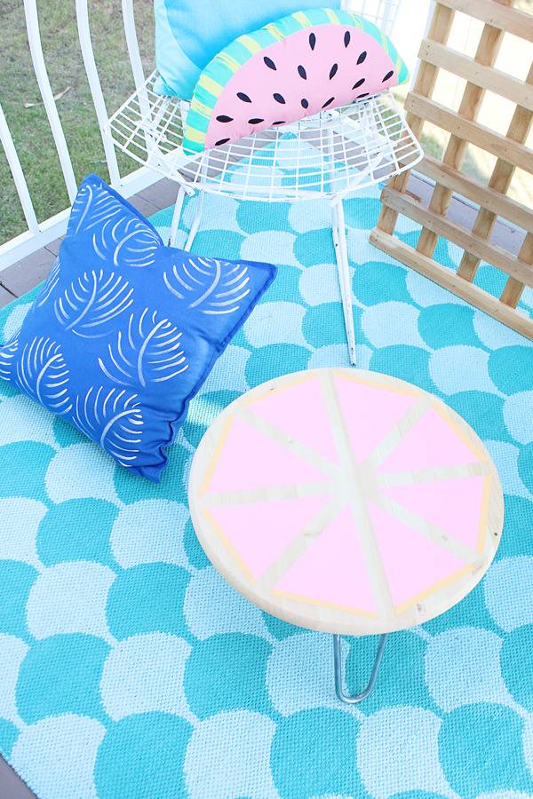 DIY Outdoor Side Table | Hello Lidy for Curbly