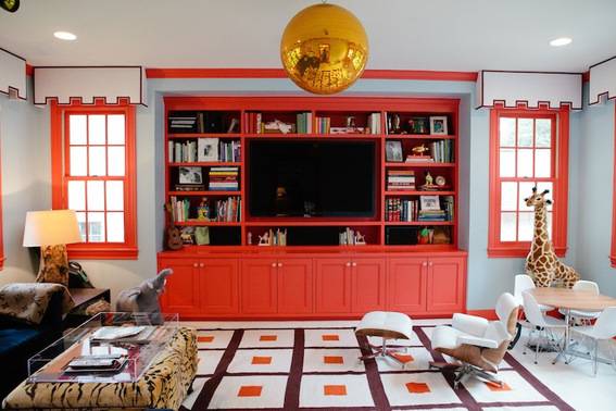 A well furnished living room.