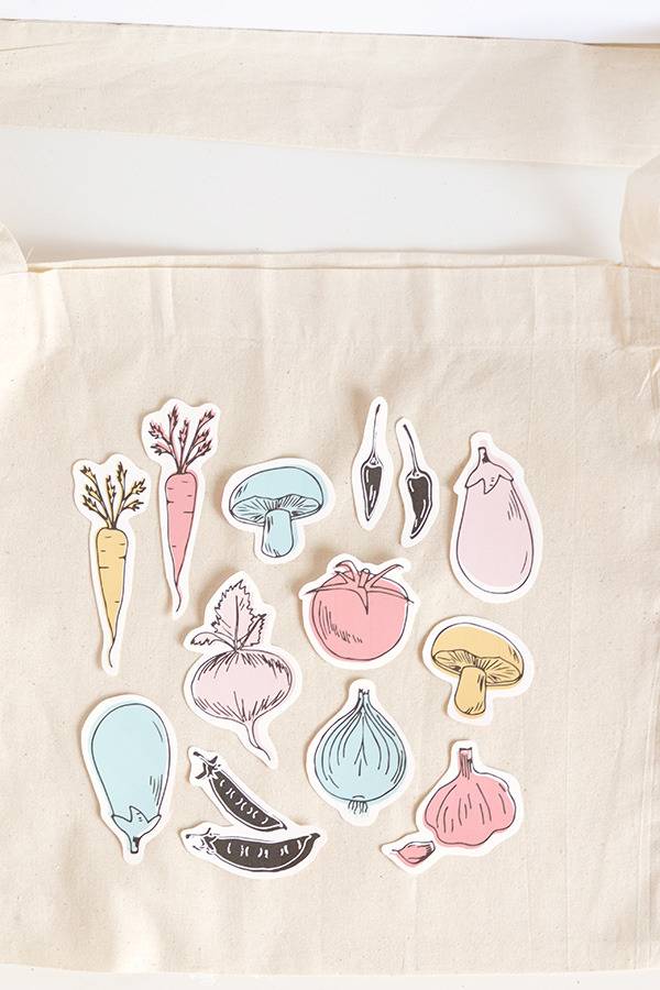 Vegetable print tote bag - assembling design