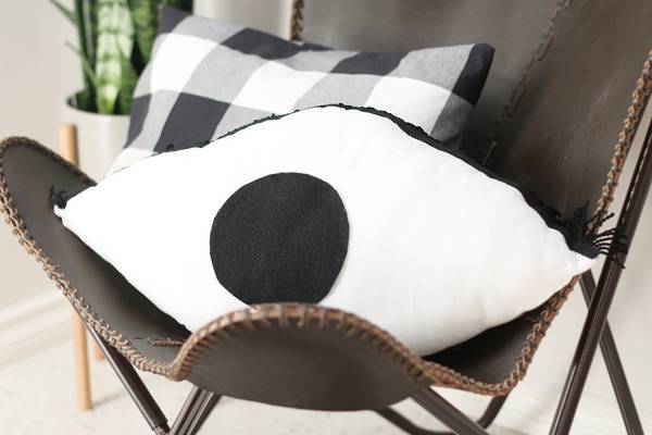 Modern and Minimal Eye Pillow | Hello Lidy for Curbly