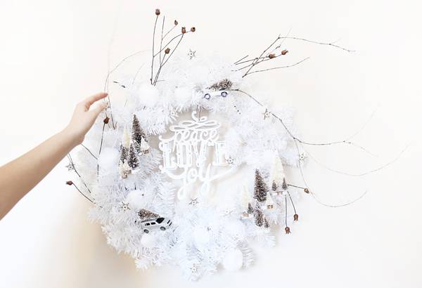 Make a Wintery Wonderland Wreath | Hello Lidy for Curbly