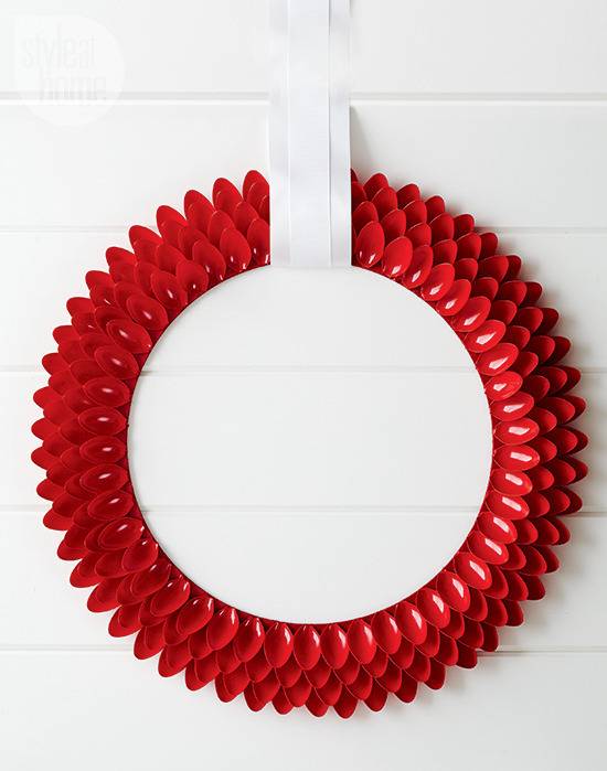 Red color wreath is prepared with plastic spoons.