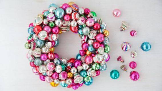 Shiny beads are used to make a wreath.
