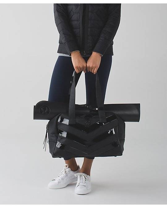 SHOPPING GUIDE: 10 Stylish Totes, Purses, and Satchels To Keep You Organized This Year