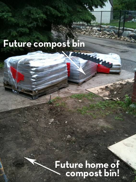 Shipping pallets - turn them into a compost bin