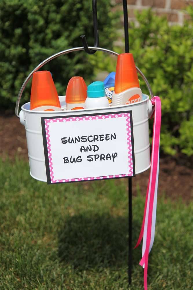 Clever DIY Ways To Keep Bugs Away From Your Outdoor Party