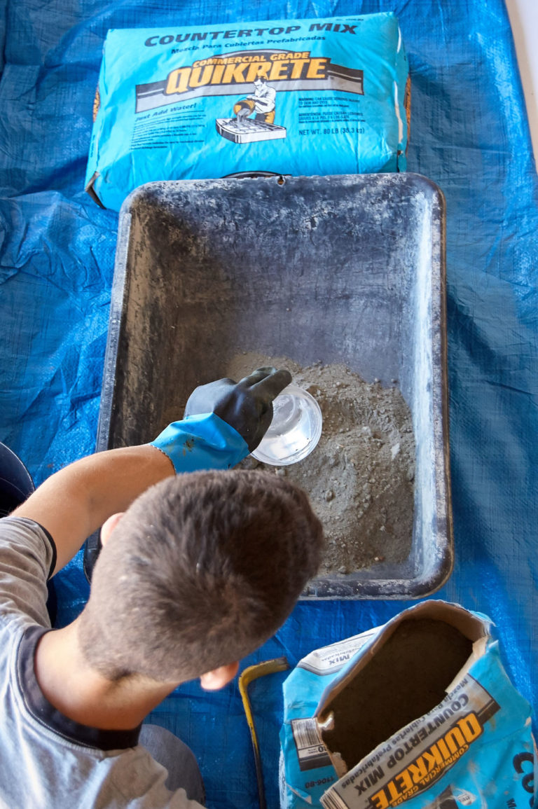 How To Create Your Own DIY Round Planter Made With Cement